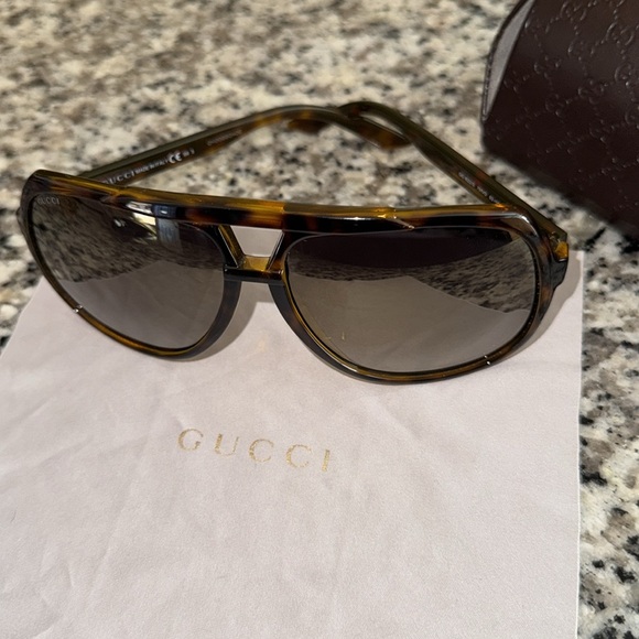 Gucci unisex Men’s Women’s Havana Aviator Sunglasses case and Gucci lens wipe - Picture 3 of 9